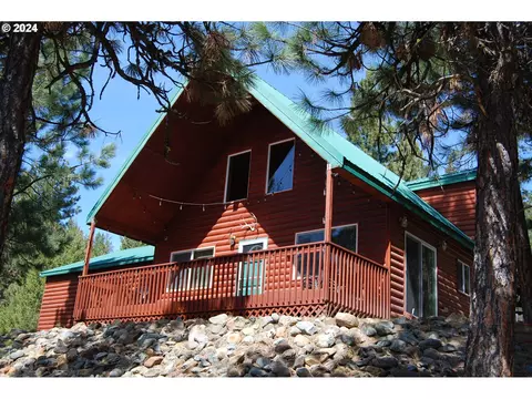 950 N Badger St, Sumpter, OR 97877