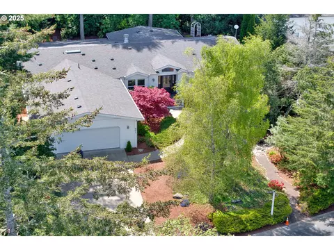 901 Lillie Circle Dr, Florence, OR 97439