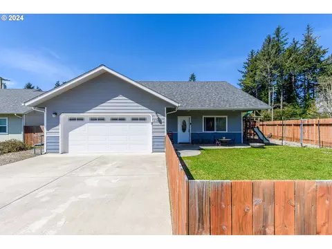 63464 James Dr, Coos Bay, OR 97420
