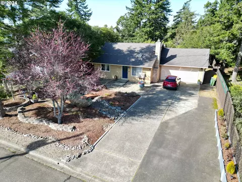 2065 19th St, Florence, OR 97439