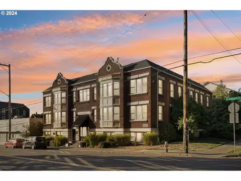 1529 SE Hawthorne Blvd #103, Portland, OR 97214