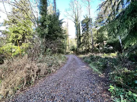 16 4th Street, Rockaway Beach, OR 97136