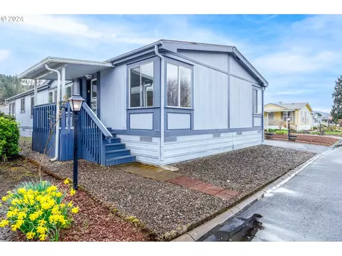 1200 E Central Ave #42, Sutherlin, OR 97479