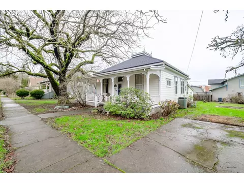 721 Oak St, Brownsville, OR 97327