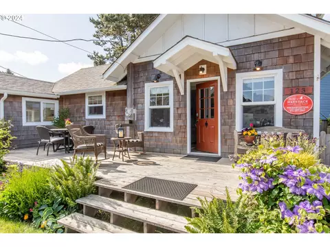123 E Madison St, Cannon Beach, OR 97110