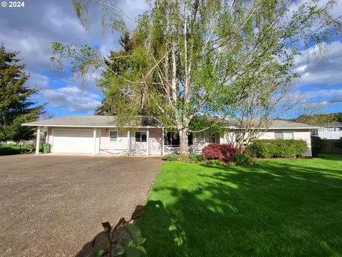 936 S 8th St, Cottage Grove, OR 97424