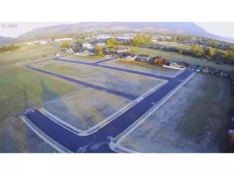 10804 Carrie Way, Island City, OR 97850