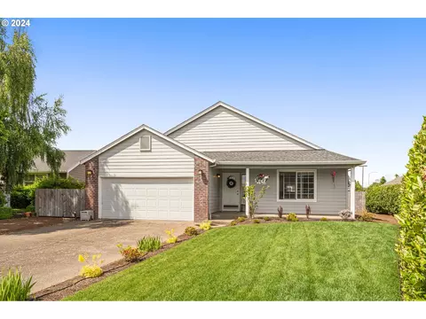 1215 Henrys Blvd, Woodburn, OR 97071