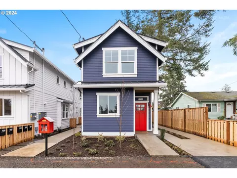 7956 SE Cooper St #A, Portland, OR 97206