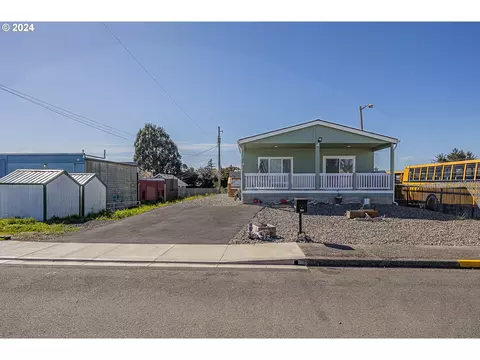 136 N Wall St, Coos Bay, OR 97420