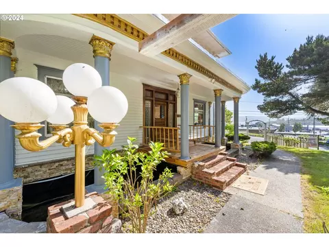 202 Alder Ave, Coos Bay, OR 97420