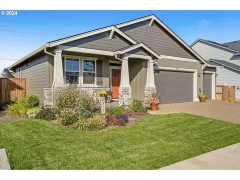 1015 Paul St, Mount Angel, OR 97362