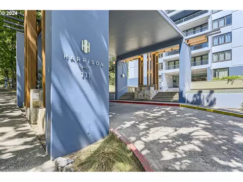 111 SW Harrison St #18B, Portland, OR 97201