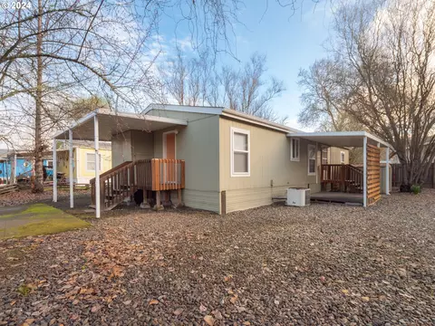 143 Mt Scott Ln #12, Glide, OR 97443