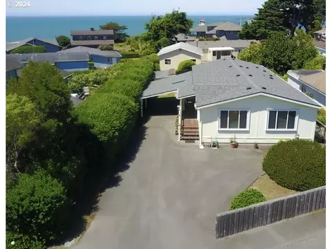 15866 Sea Cliff Dr, Brookings, OR 97415