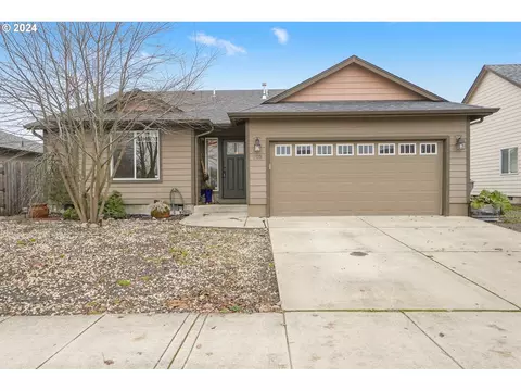 105 Camellia Dr, Lebanon, OR 97355