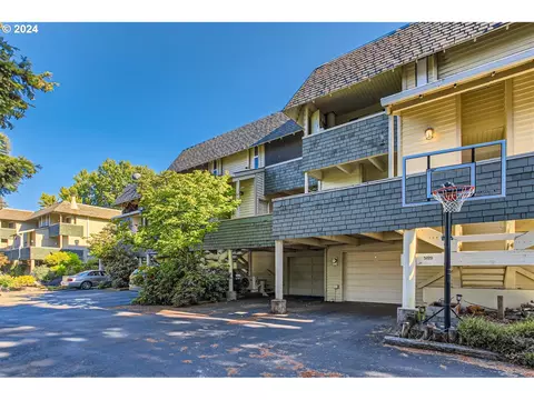 5335 NW Innisbrook Pl, Portland, OR 97229