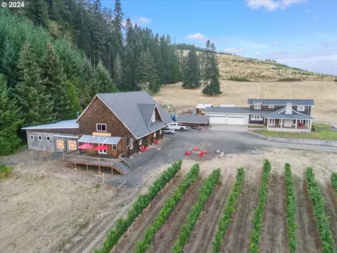 841 Skelly Rd, Yoncalla, OR 97499
