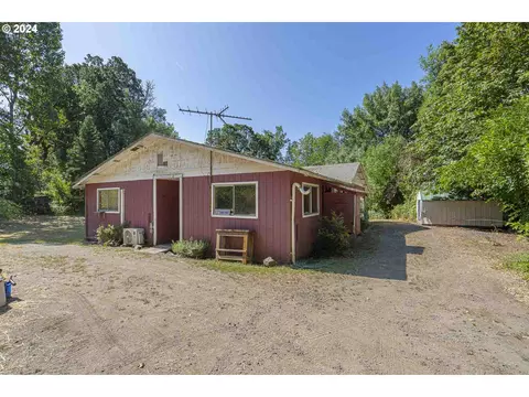 8820 Parker Rd, Independence, OR 97351