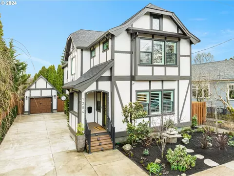 1204 SE Lexington St, Portland, OR 97202