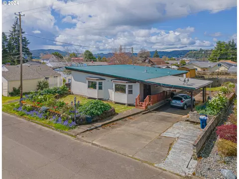 961 N Knott St, Coquille, OR 97423