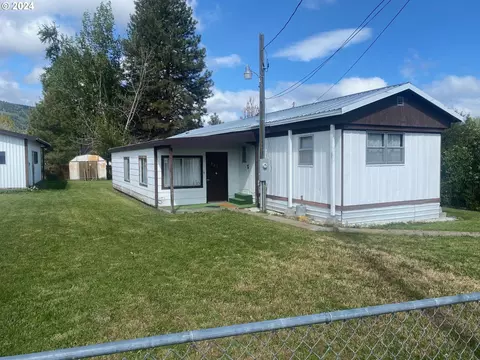 722 College St, Lostine, OR 97857