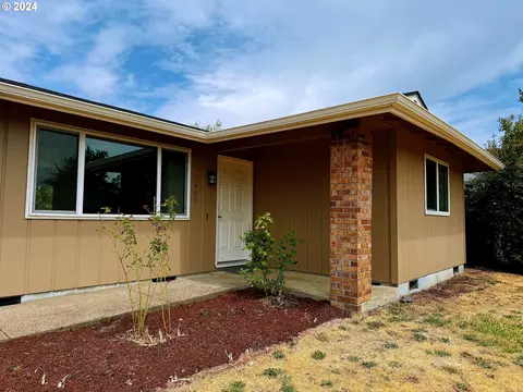 3663 Plumtree Dr, Eugene, OR 97402