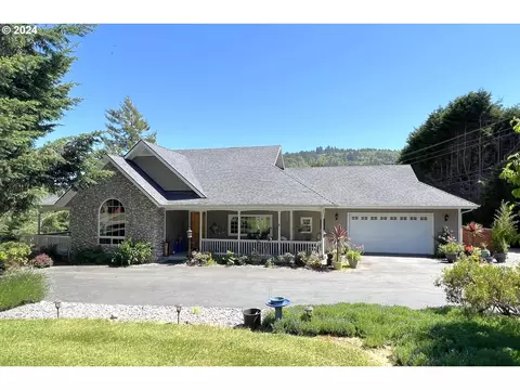 346 Winchuck River Rd, Brookings, OR 97415