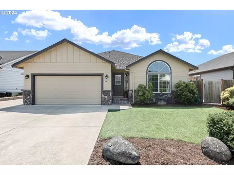 345 Auburn Ln, Creswell, OR 97426