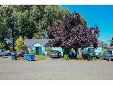 280 N Seneca Rd, Eugene, OR 97402