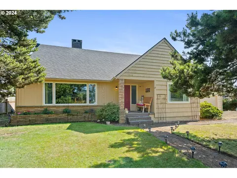 4005 Beech St, Tillamook, OR 97141