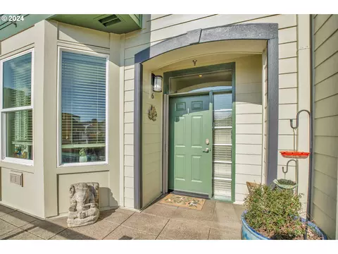 905 N Harbour Dr # 6, Portland, OR 97217