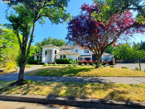 1947 NEdgewater Dr, Portland, OR 97211