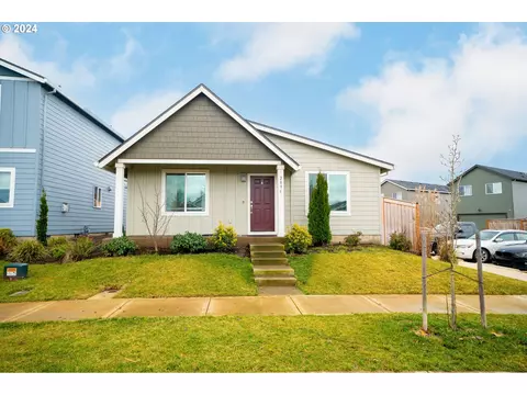 2096 Smith Dr, Woodburn, OR 97071
