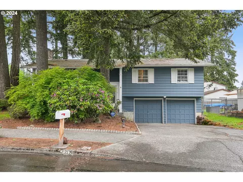 17217 NE Irving St, Portland, OR 97230