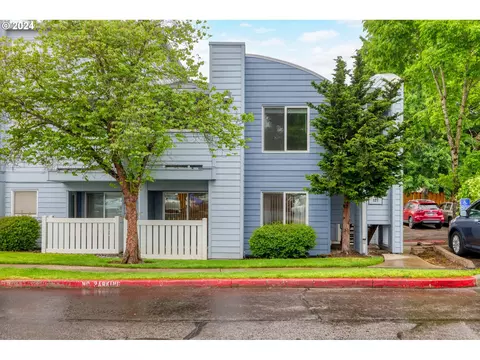 6046 SE Drake St #221, Hillsboro, OR 97123