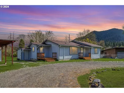 47888 Elgin Ave, Oakridge, OR 97463