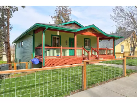 205 W 15th St, The Dalles, OR 97058