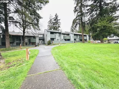 8621 SW Brightfield Cir, Portland, OR 97223