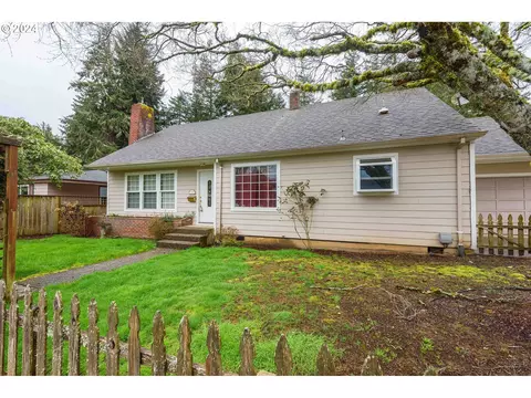 1441 N 14th St, Coos Bay, OR 97420
