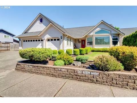 1640 Fairview Pl, Cottage Grove, OR 97424