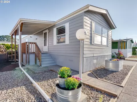 2901 E 2nd St #110, Newberg, OR 97132