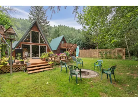 10282 Field Crest Dr, Birkenfeld, OR 97016