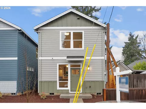 9117 SE Claybourne St, Portland, OR 97266