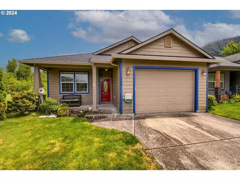 1208 Island Way, North Bonneville, WA 98639