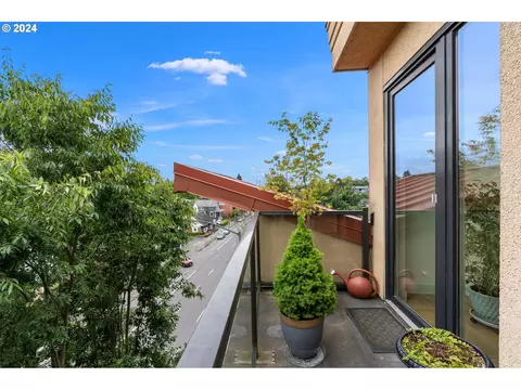1620 NE Broadway St #502, Portland, OR 97232
