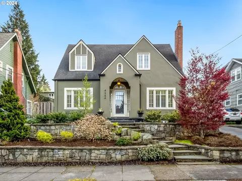 4264 NE Hassalo St, Portland, OR 97213