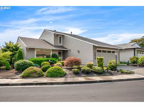 15650 SW Oakhill Ln, Tigard, OR 97224