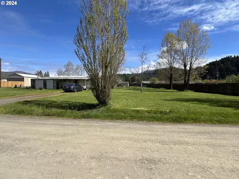 183 Hurd St, Glide, OR 97443