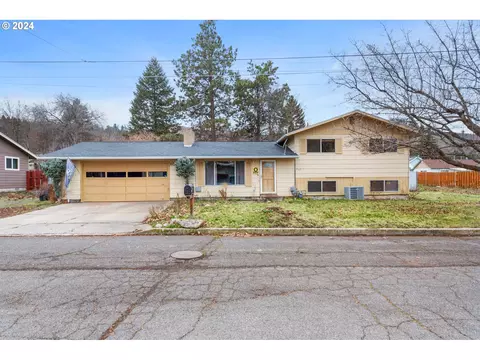 502 1st St, La Grande, OR 97850